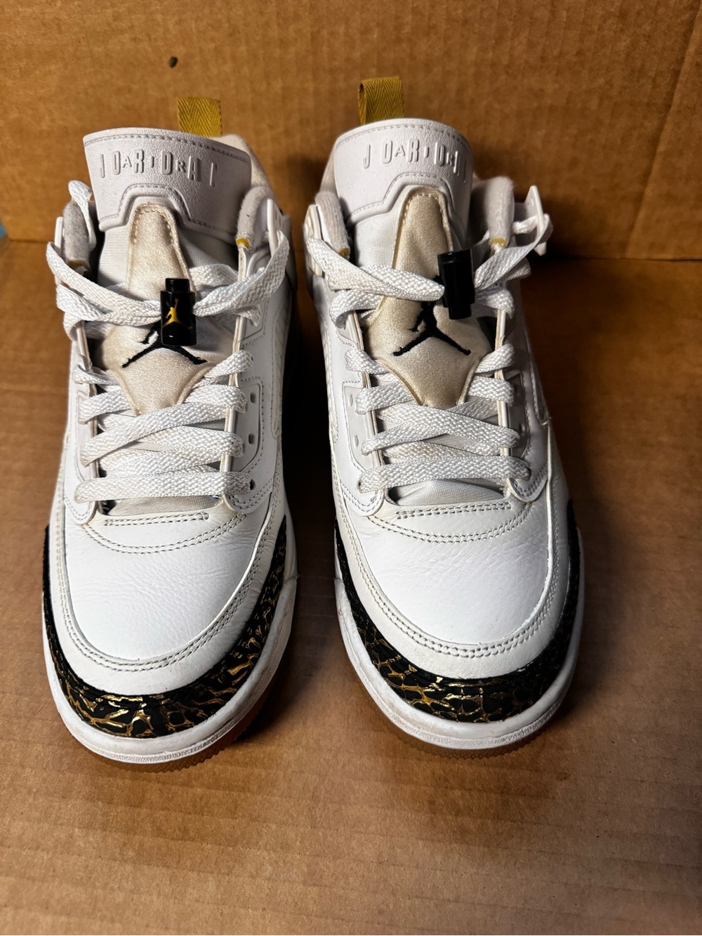 Jordan Spizike Low "White/Metallic Gold"Sz 8.5